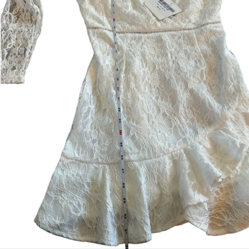 NWT Selfie Leslie Hali Long Sleeve Surplice Neckline Lace Dress White Size M - Picture 8 of 12